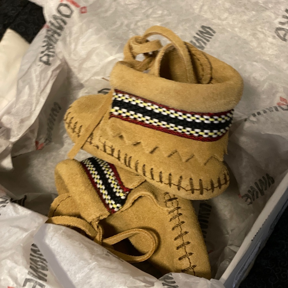 Minnetonka suede infant shoes
